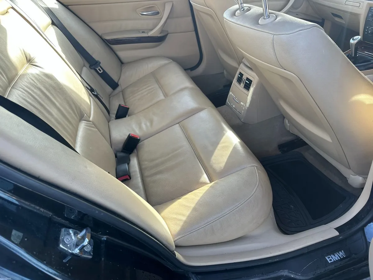 BMW 320d 2.0 Diesel–2006–Manual–Leather Interior - Image 4