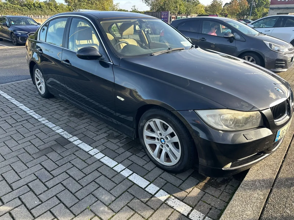 BMW 320d 2.0 Diesel–2006–Manual–Leather Interior - Image 3