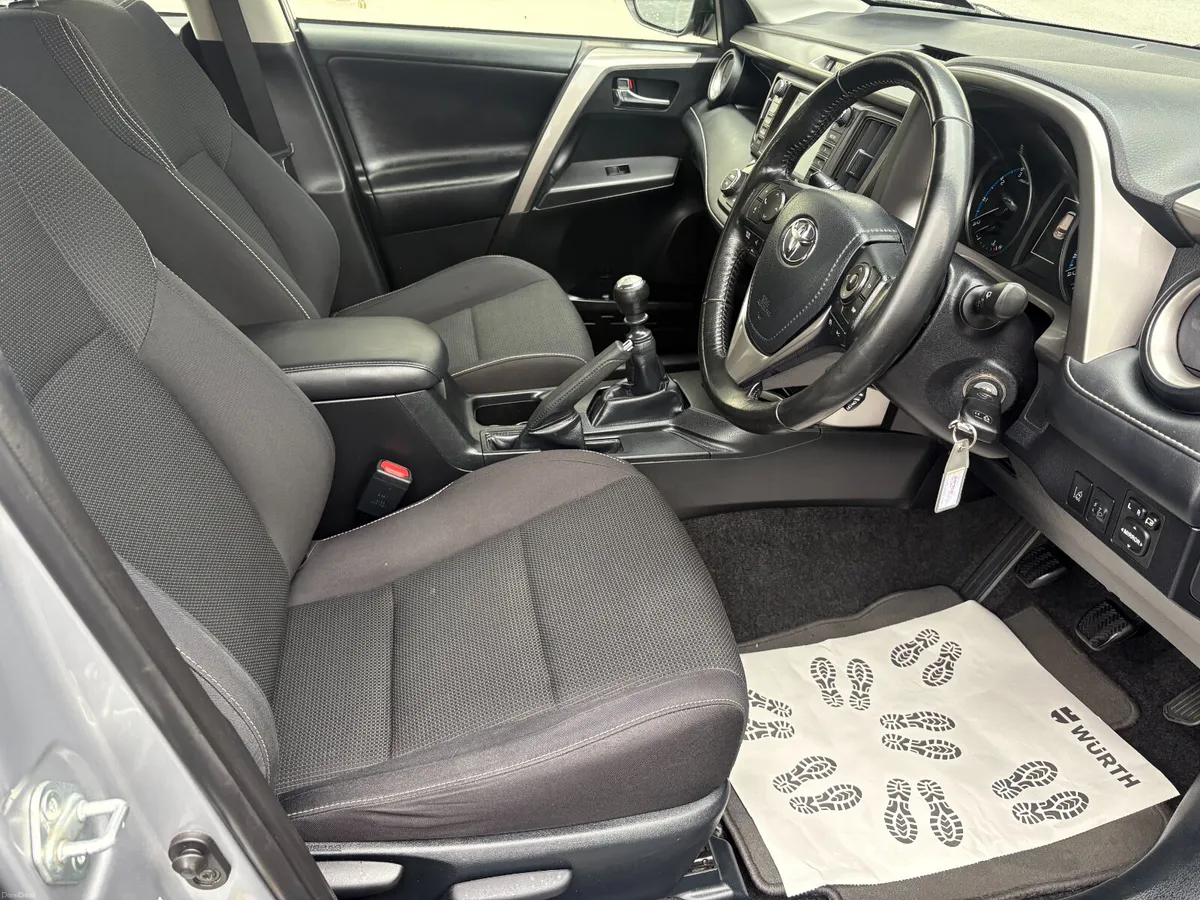 182 Toyota Rav 4 Luna Sport 2.0 D4D - Image 5