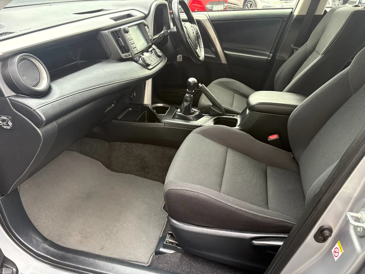 182 Toyota Rav 4 Luna Sport 2.0 D4D - Image 6