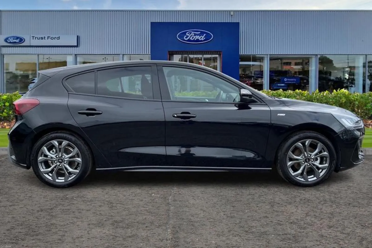 Ford Focus 1.0 EcoBoost Hybrid mHEV ST-Line 5dr - - Image 3