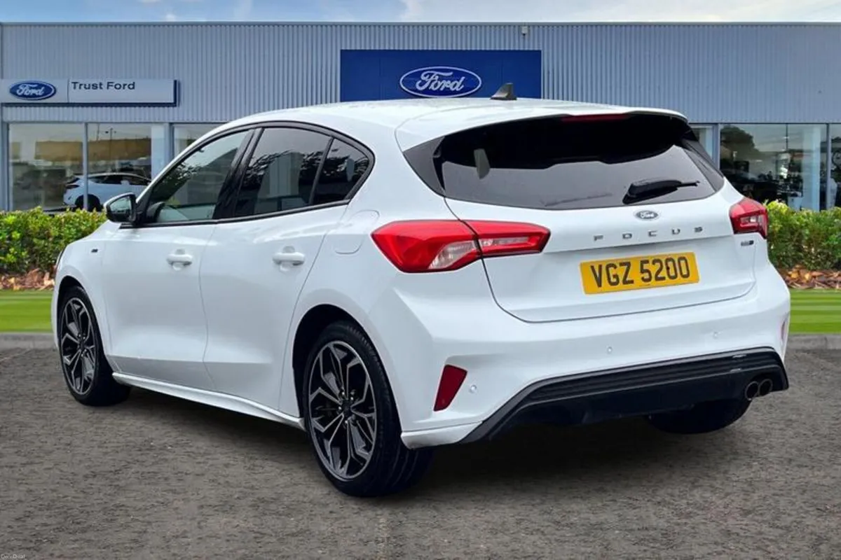 Ford Focus 1.0 EcoBoost Hybrid mHEV 125 ST-Line X - Image 2