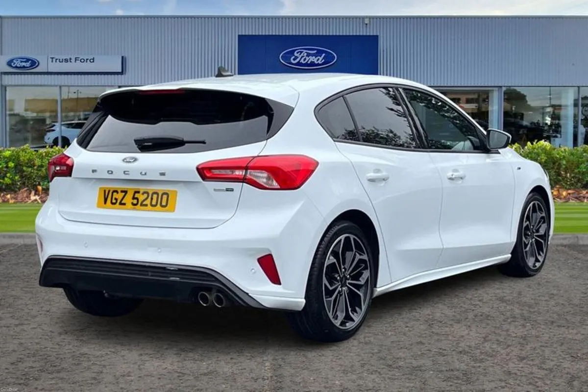 Ford Focus 1.0 EcoBoost Hybrid mHEV 125 ST-Line X - Image 4