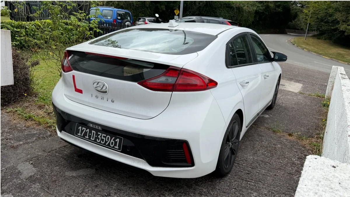 2017 Hyundai IONQ Hybrid Auto NCT 05/27 TAX 04/27 - Image 2
