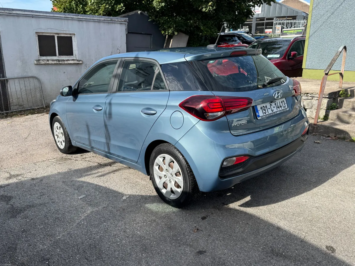 Hyundai i20 ideal starter car - Image 4