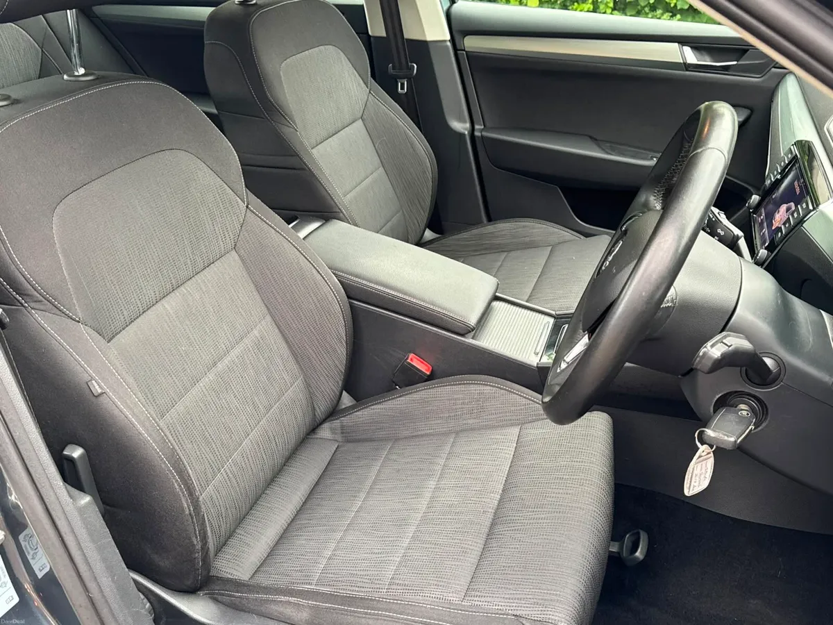 Skoda Superb Auto - Image 6