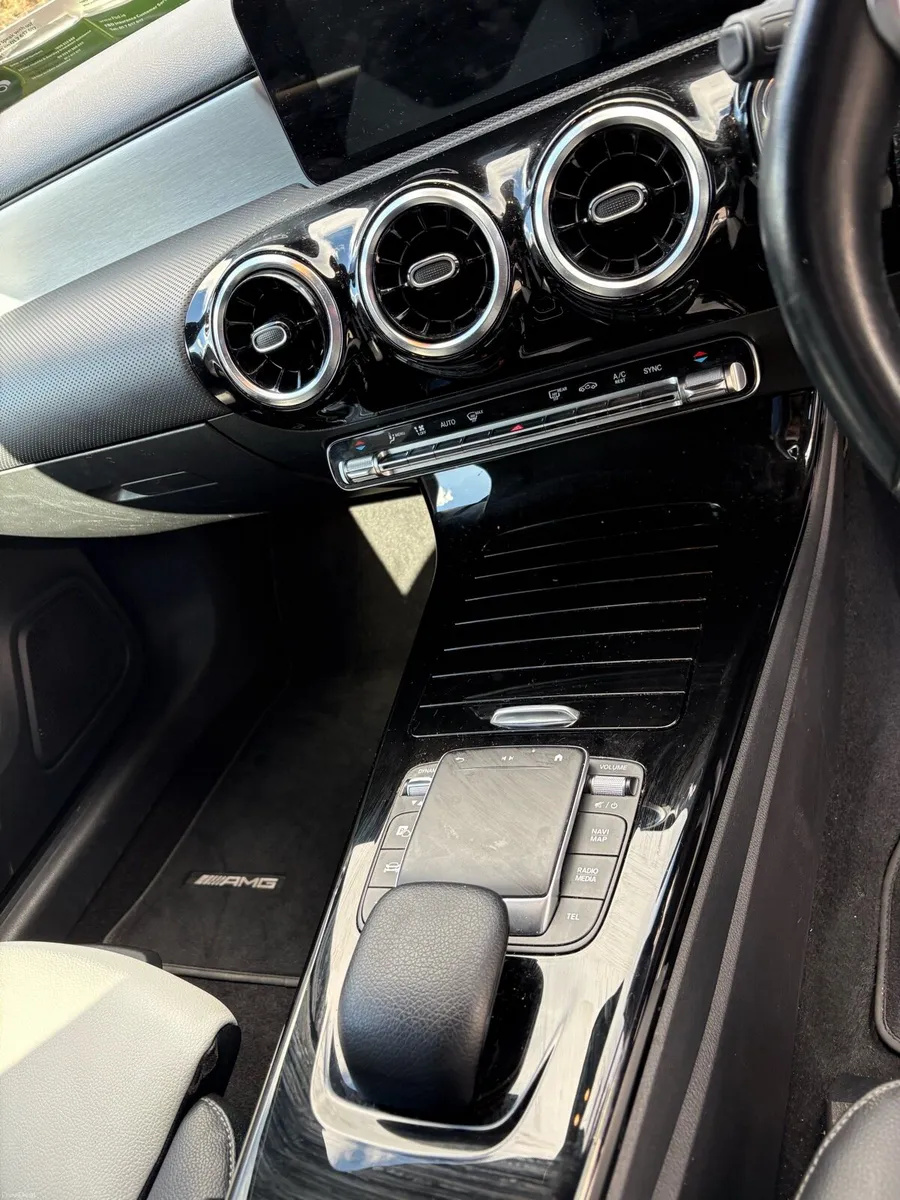 Mercedes  - A180D AMG - Image 5