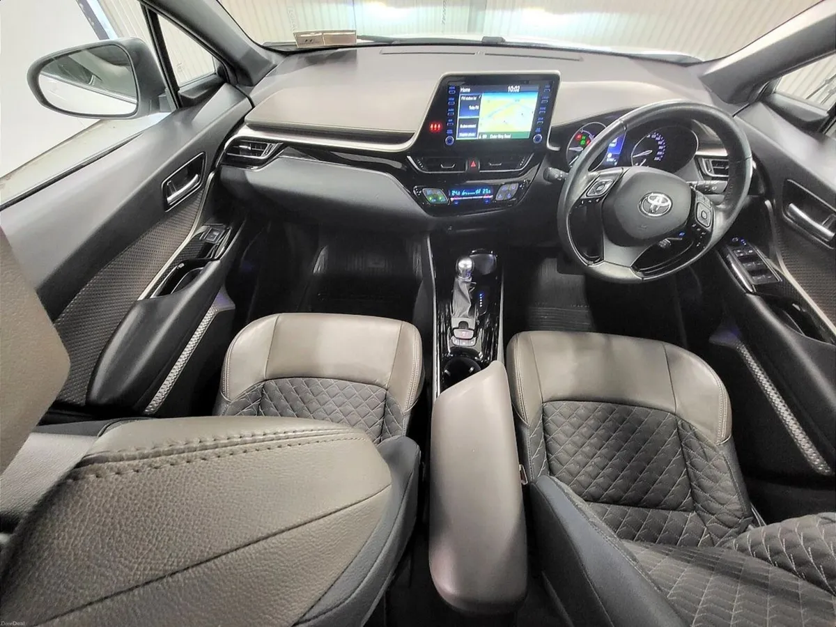 Toyota C-HR 1.8 HYBRID SOL - Image 4