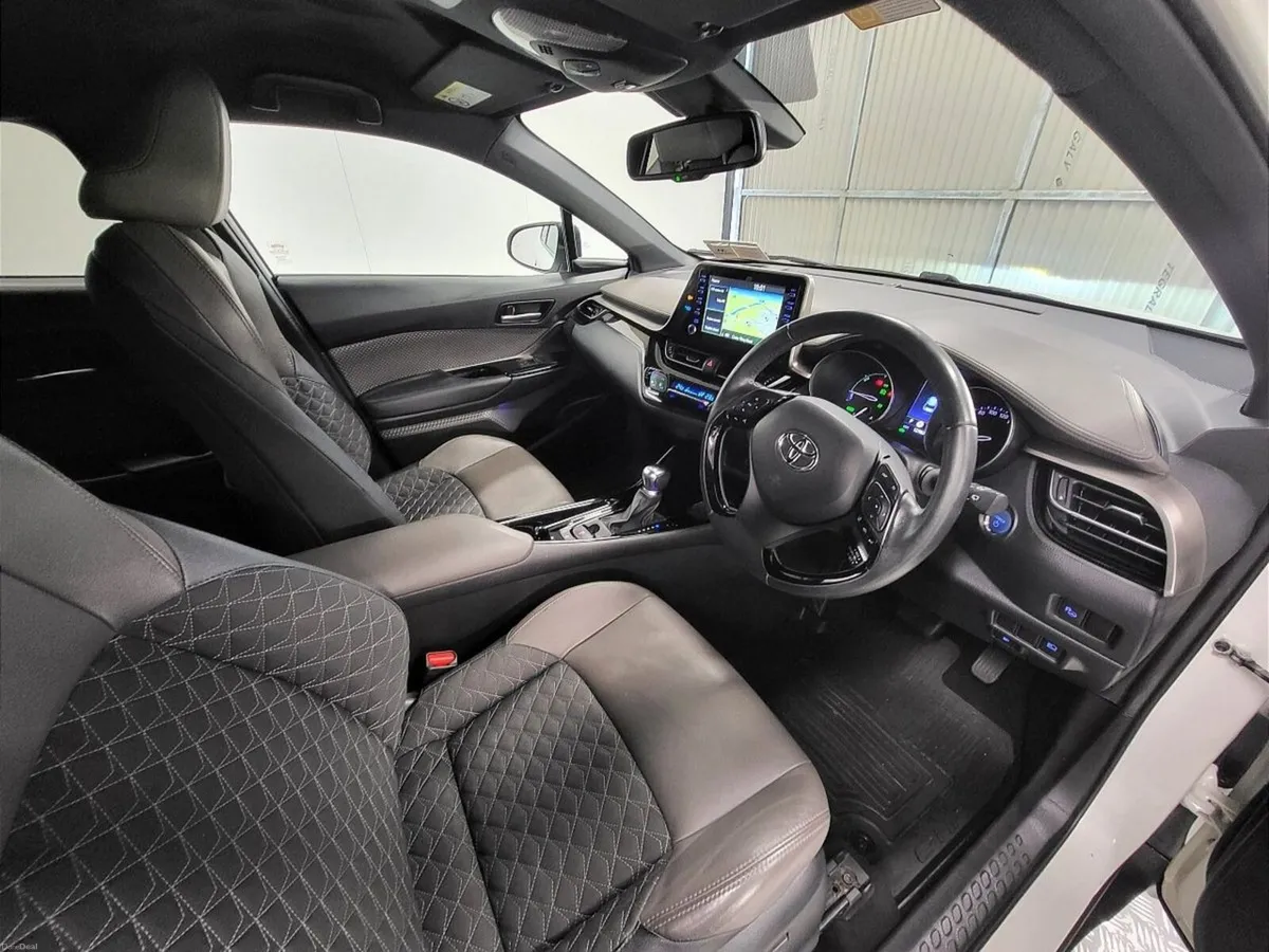 Toyota C-HR 1.8 HYBRID SOL - Image 6