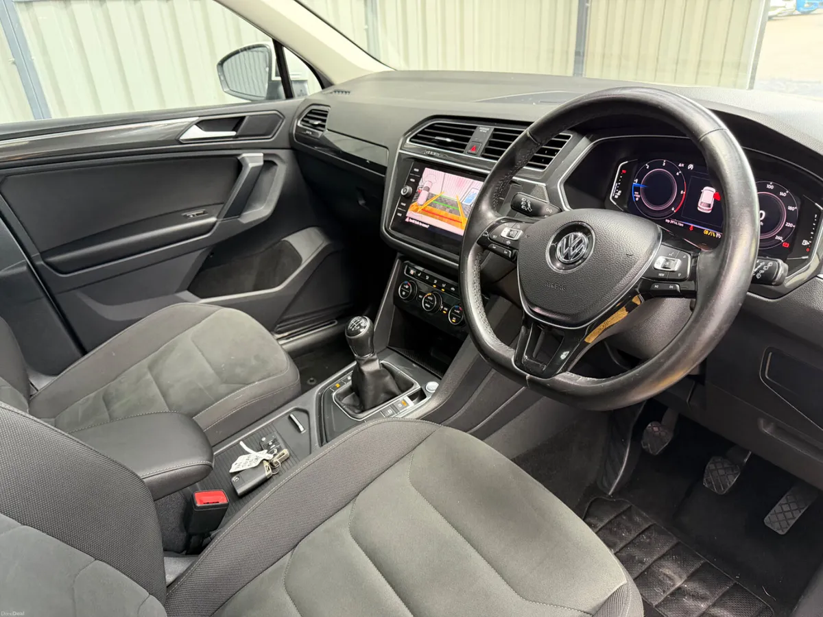 VW Tiguan 2019 R-Line Manual Pan Roof!! - Image 5