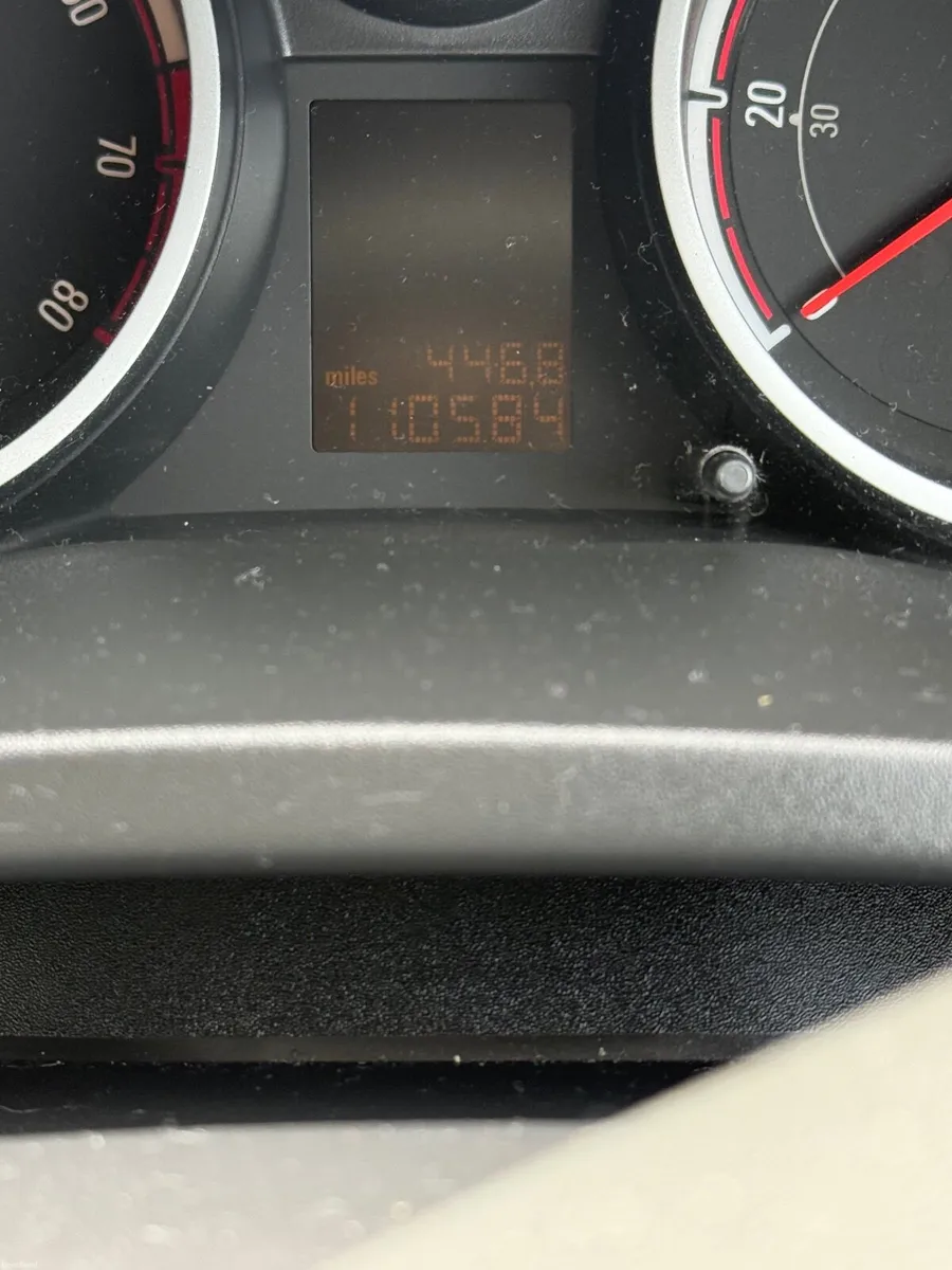 Vauxhall Corsa 2011 - Image 2