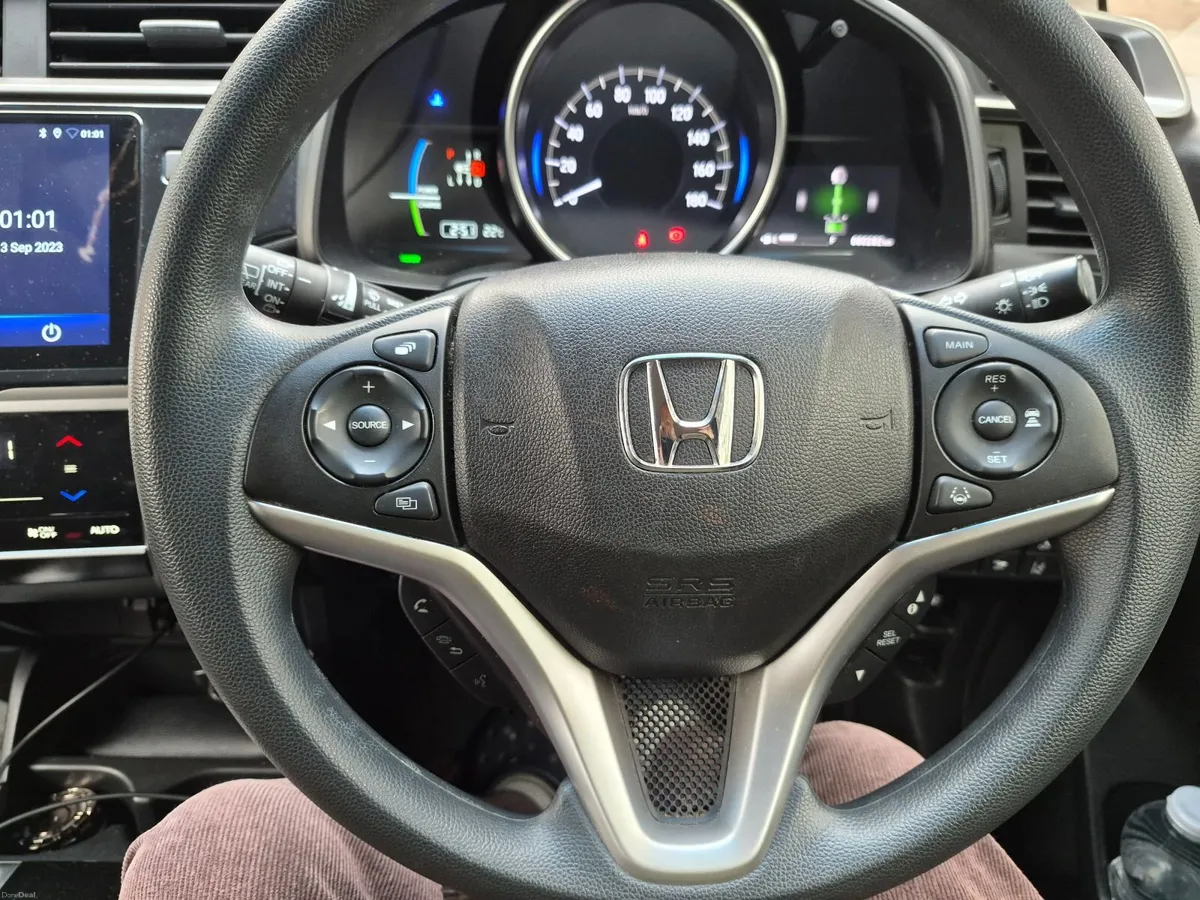Honda Fit 2018-2 - Image 4