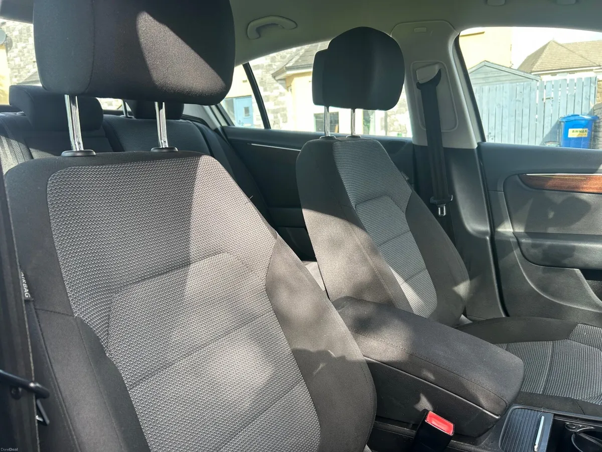 132 Volkswagen Passat 2.0 TDI 140 bhp 6 speed - Image 6