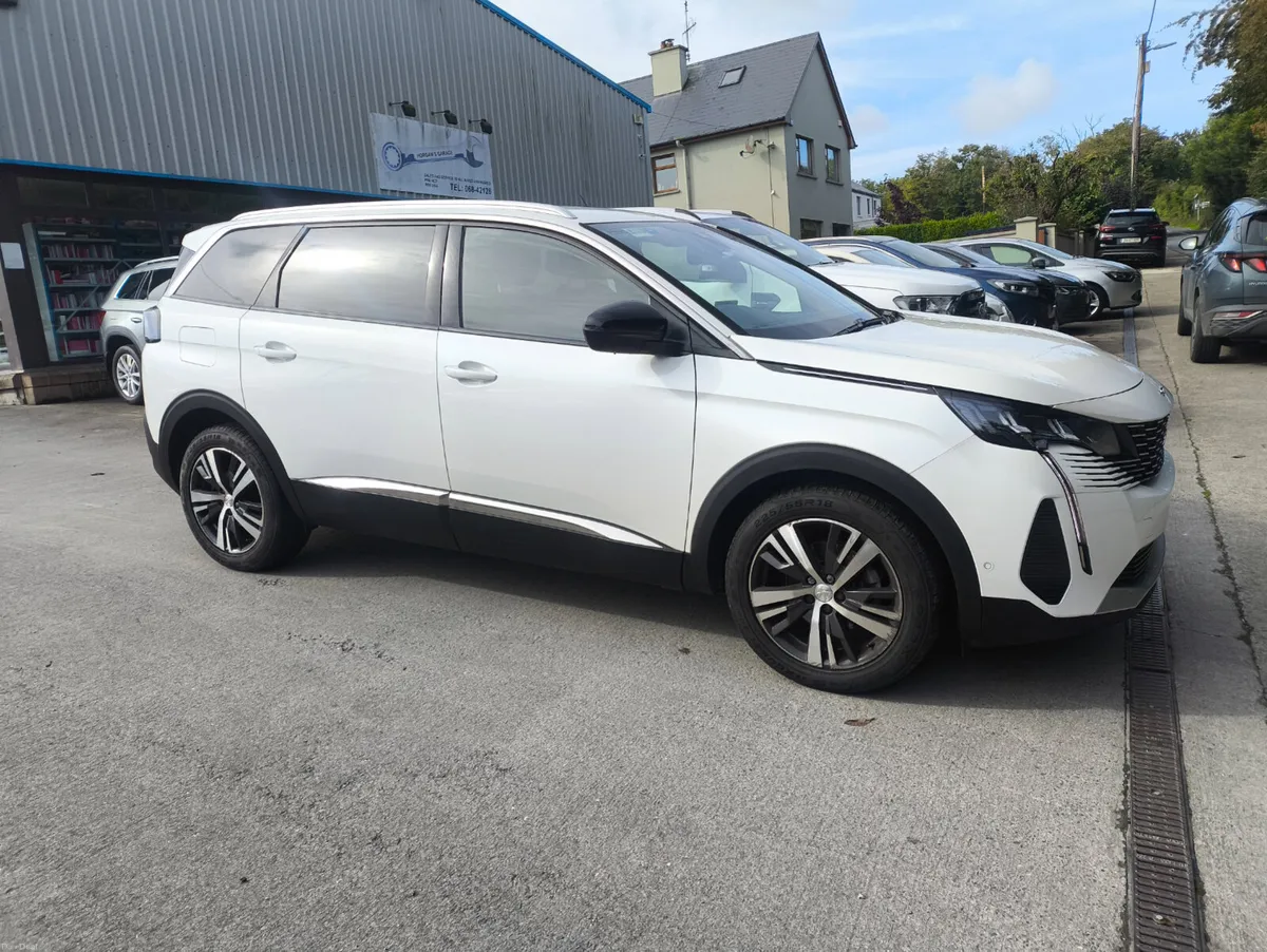 Peugeot 5008 2022 allure low klms - Image 1
