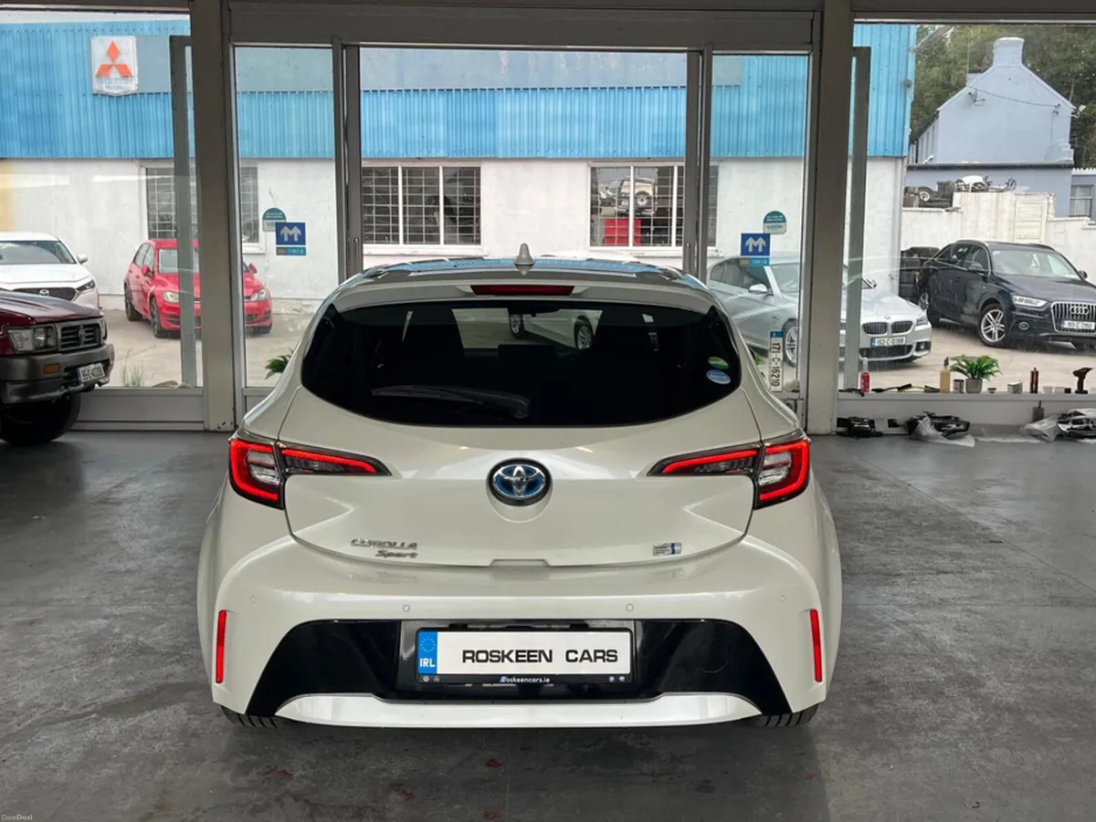 Toyota Corolla SPORT 1.8 6AA-ZWE211H - Image 6