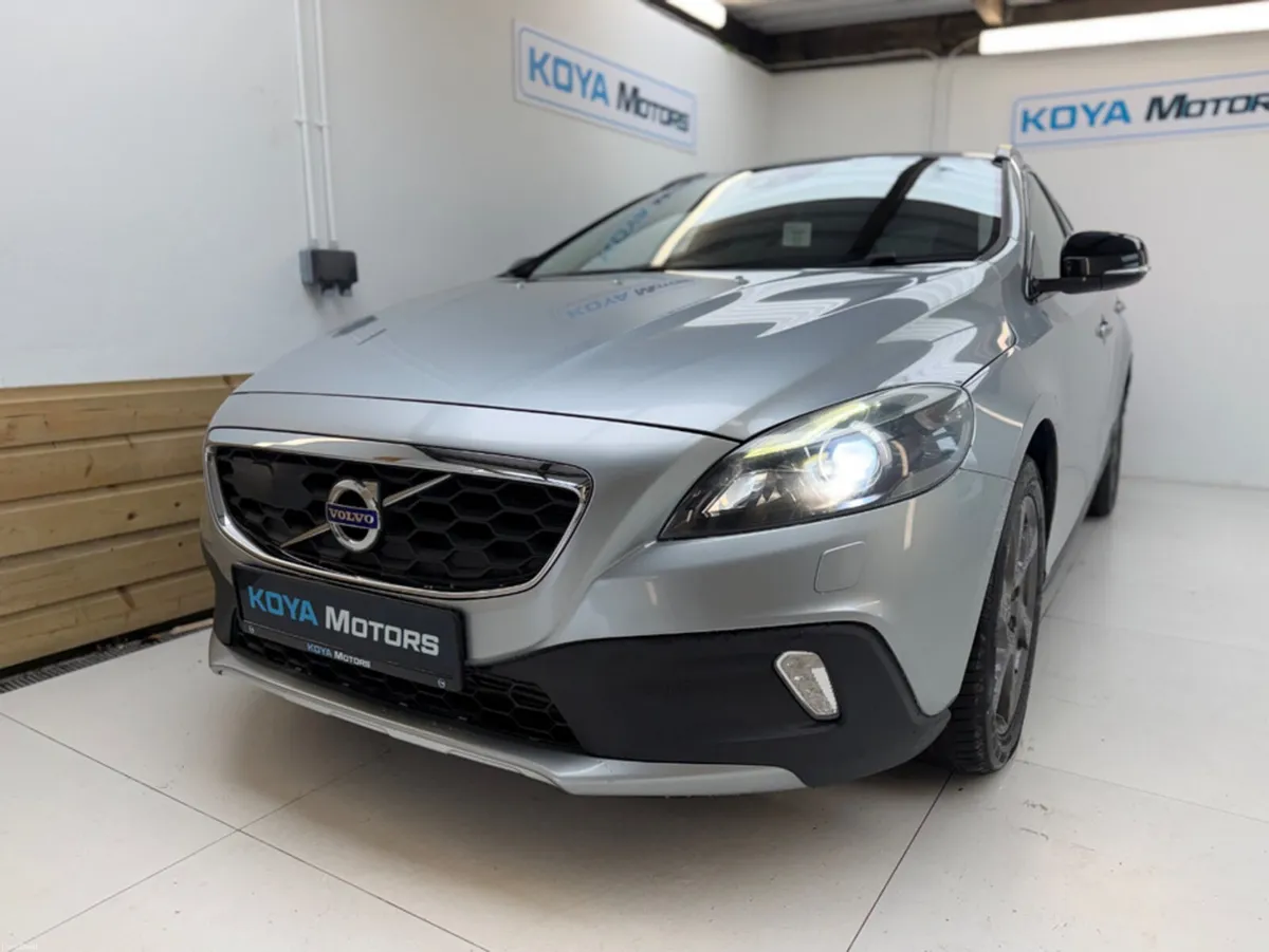 Volvo V40 2.0 D4 CROSS COUNTRY SE LUXURY DIESEL 19 - Image 4