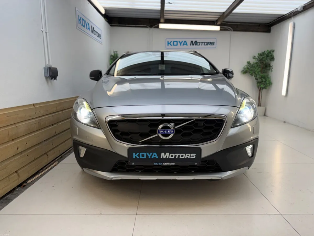 Volvo V40 2.0 D4 CROSS COUNTRY SE LUXURY DIESEL 19 - Image 5