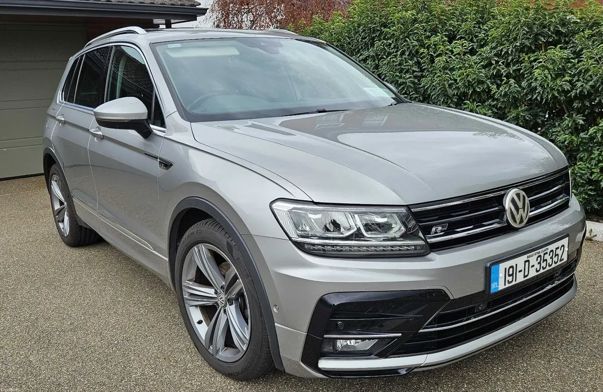 Tiguan R-LINE. only 98k,  PAN Sunroof + more - Image 2