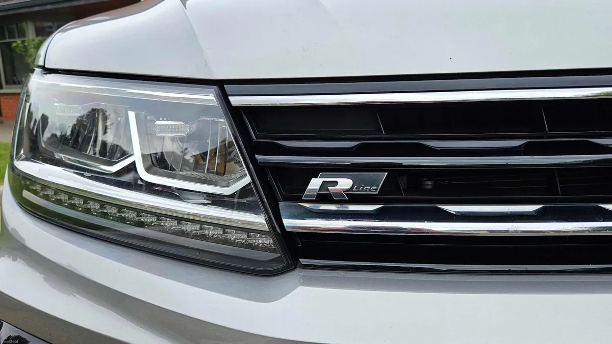 Tiguan R-LINE. only 98k,  PAN Sunroof + more - Image 5
