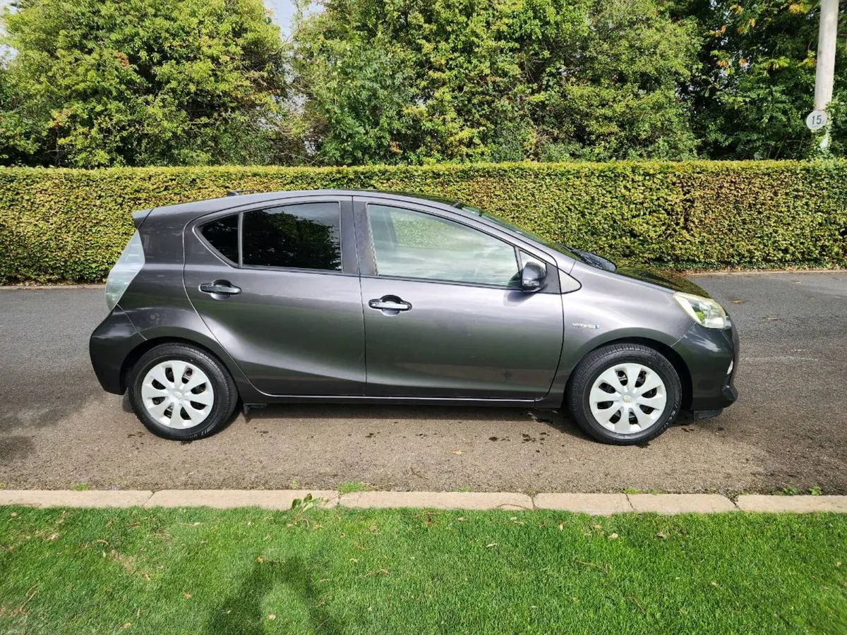 TOYOTA AQUA AUTOMATIC HYBRID G MODEL - Image 6