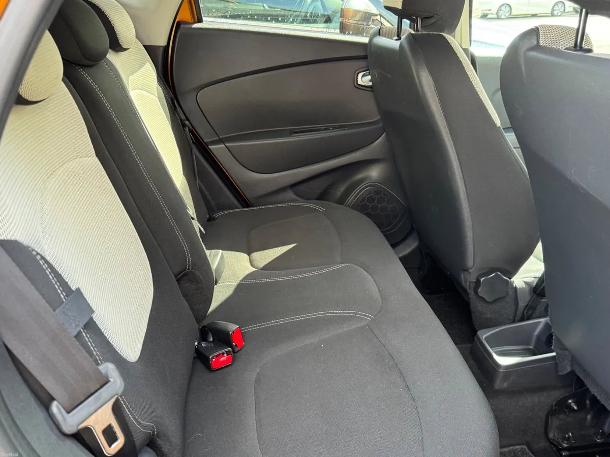 Renault Captur low mileage petrol - Image 6