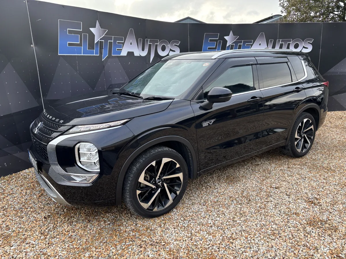 Mitsubishi Outlander Exceed  2.4 PHEV 2023 - Image 2