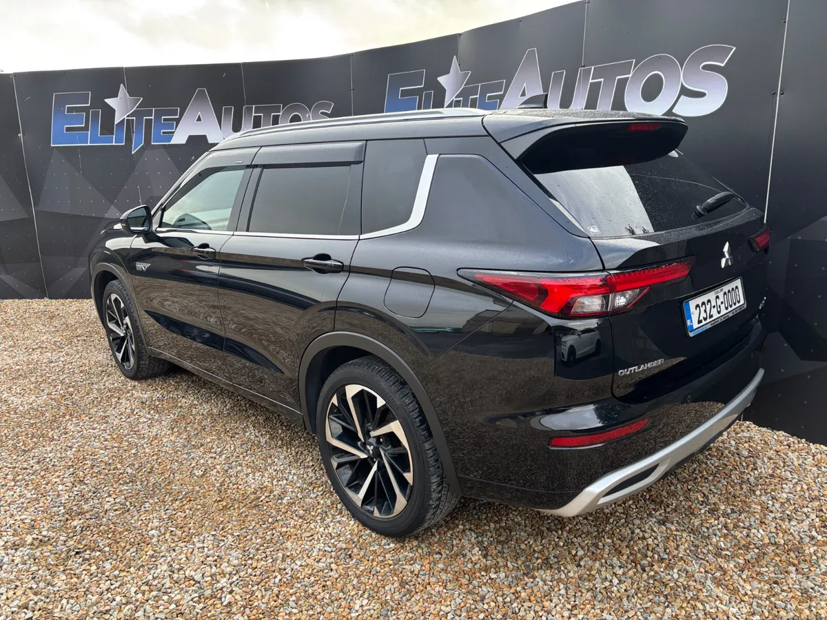 Mitsubishi Outlander Exceed  2.4 PHEV 2023 - Image 5