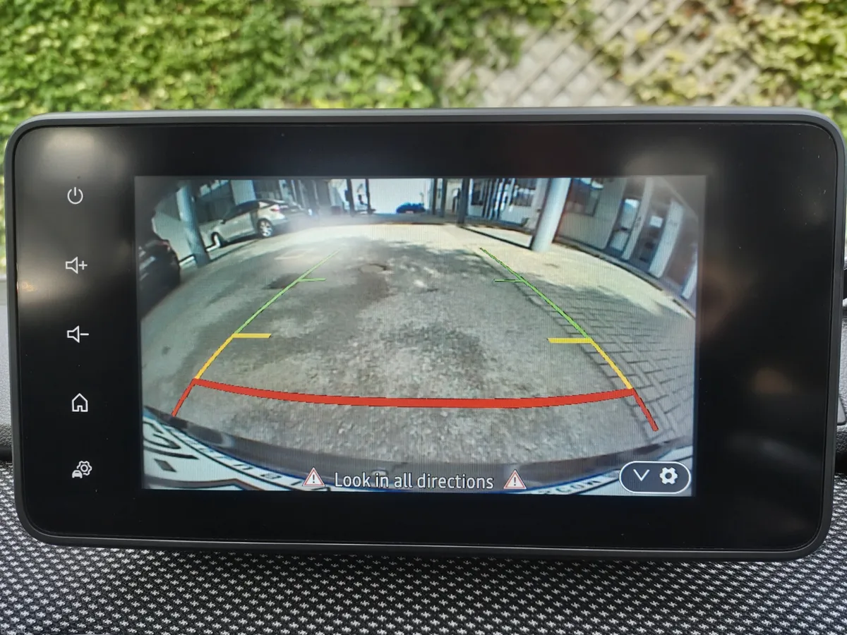 Dacia Sandero 2023 EXPRESSION SPEC EXTRAS CAMERA - Image 3