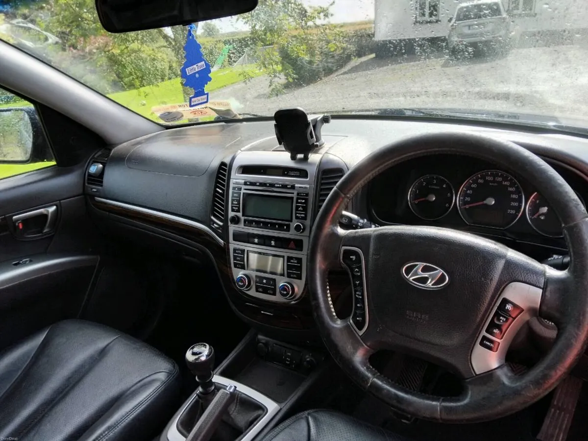 7 Seater Hyundai Santa Fe - Image 5