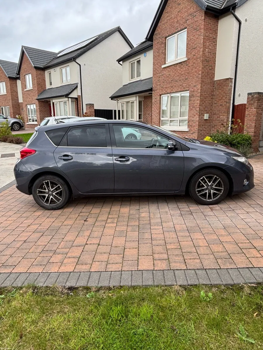 2015 Toyota Auris 1.4 D-4D Diesel - NCT 10/27 - Image 2