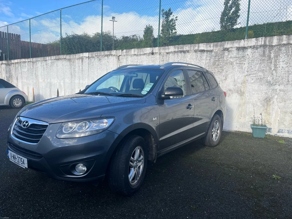 2011 Silver Hyundai SantaFe 4WD - Image 3