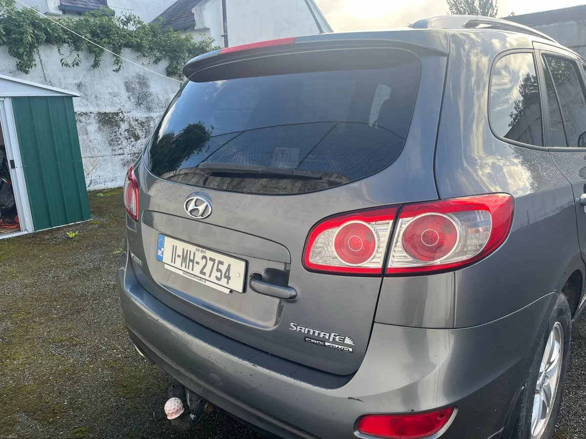2011 Silver Hyundai SantaFe 4WD - Image 5