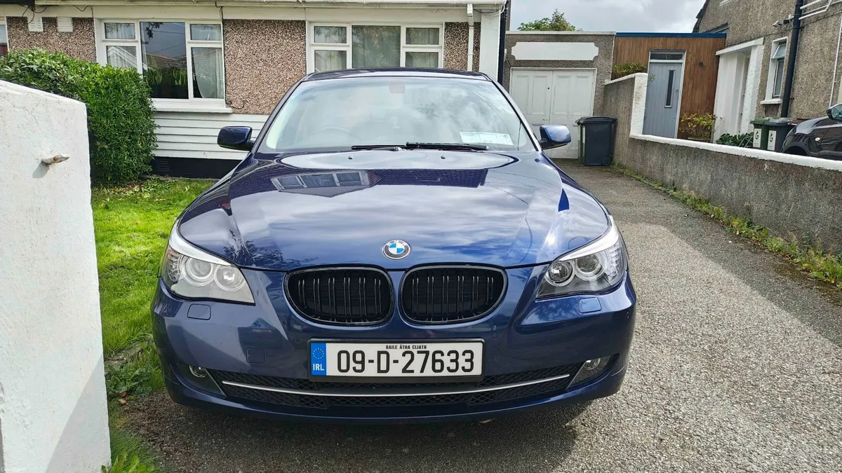 BMW 5-Series 2009 - Image 2