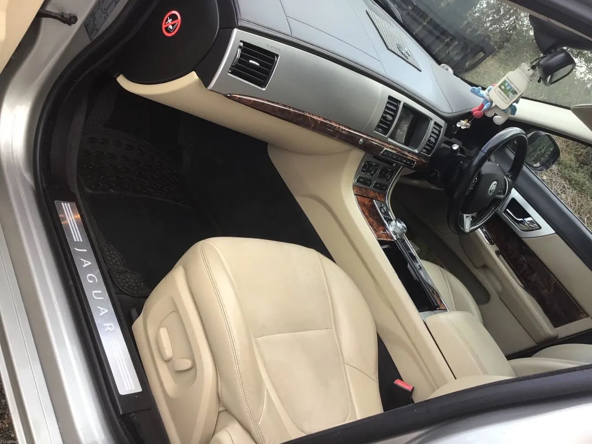 Jaguar XF 2.2D se - Image 5