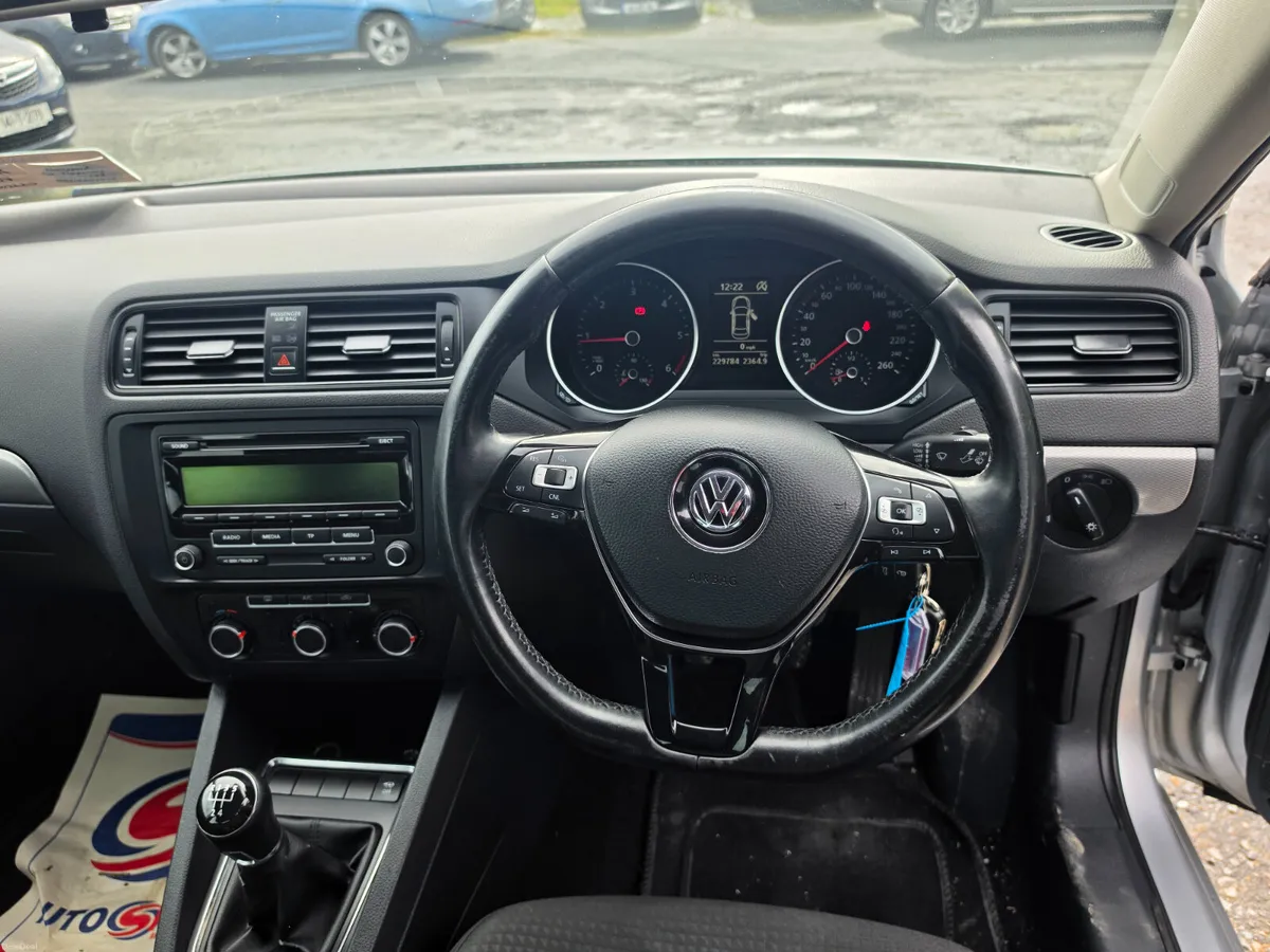 Volkswagen Jetta 2015 - Image 5