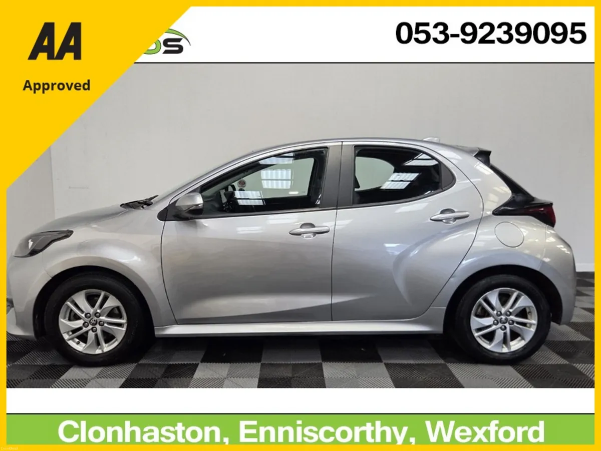 Toyota Yaris 2023 1.5 HYBRID LUNA AUTOMATIC - Image 3