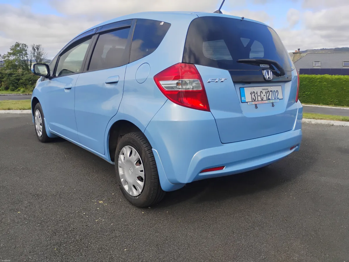 Honda Fit 2013  Automatic - Image 3