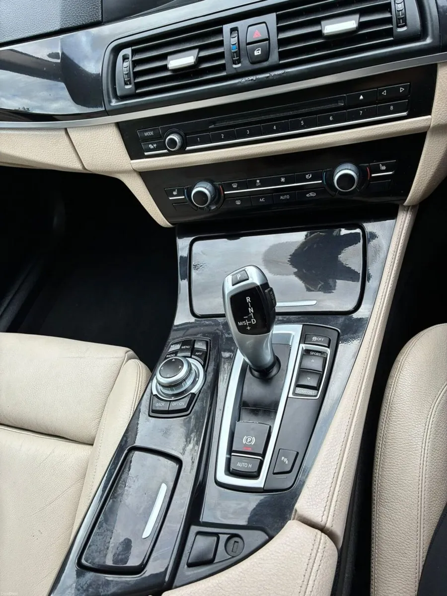 BMW 5-Series 2012 - Image 2