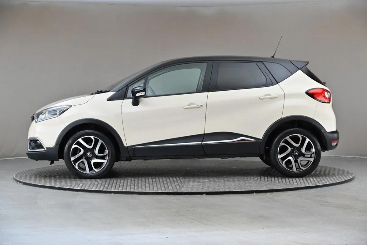Renault Captur 1.5 DCI INTENSE 5SPD **BI-TONE ROOF - Image 5