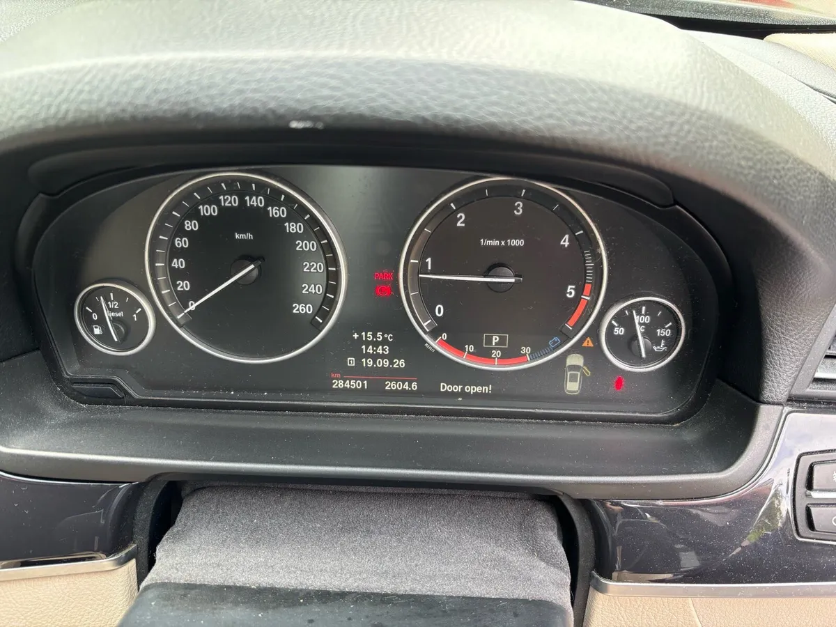BMW 520 SE AUTO ESTATE M SPORT 2011 - Image 5