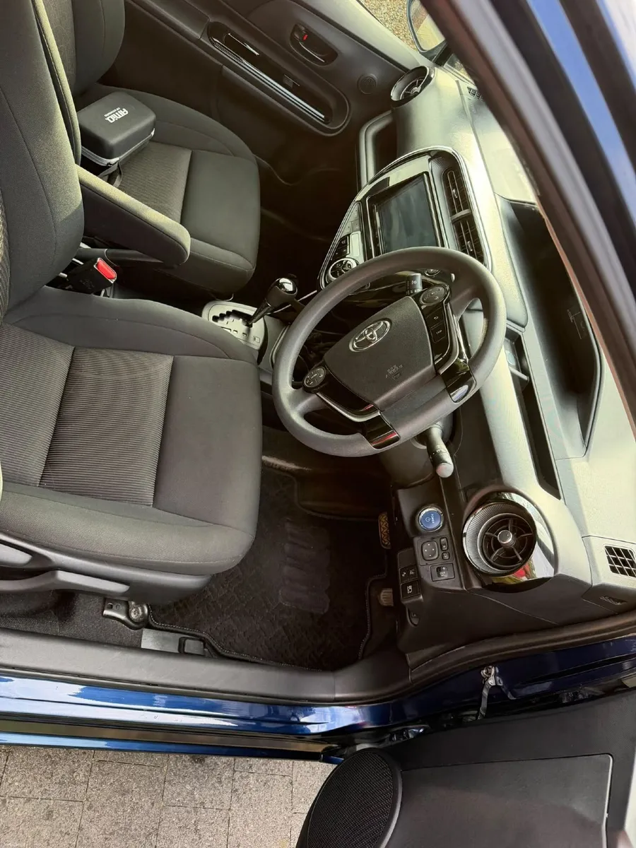 2018 TOYOTA AQUA S CLASS HYBRID AUTOMATIC - Image 4