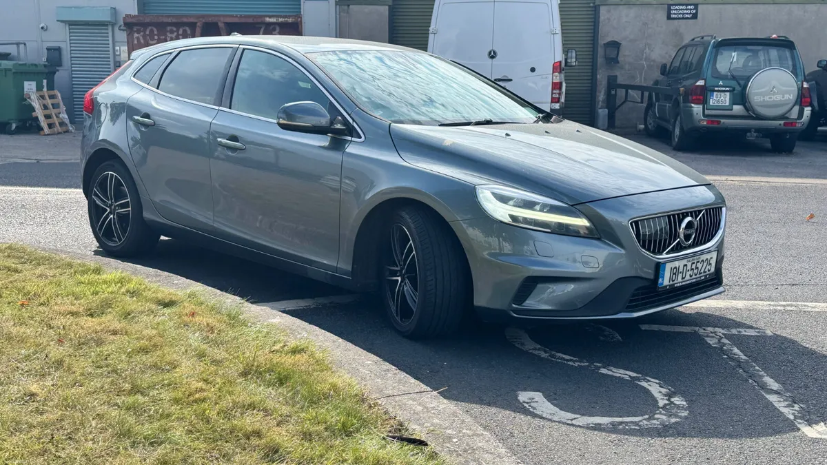 2018 Volvo V40 R-Design - Image 3