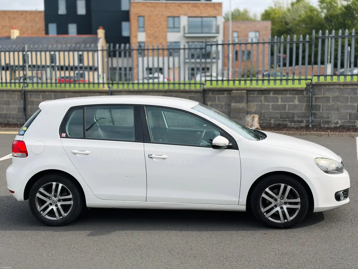 2010 VW GOLF • COMFORTLINE • AUTO • - Image 2