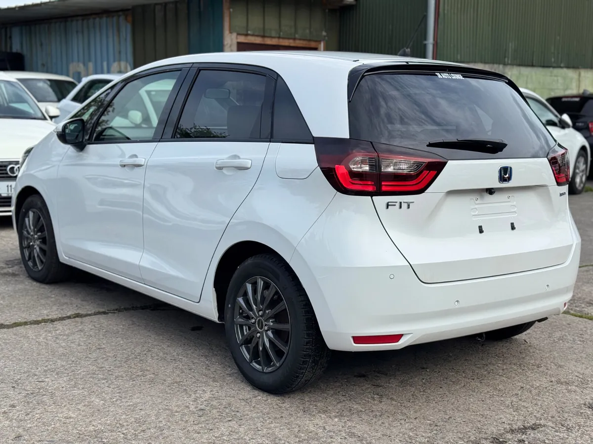 HONDA FIT 1.5L HYBRID AUTOMATIC 2015 52000KM ONLY - Image 6