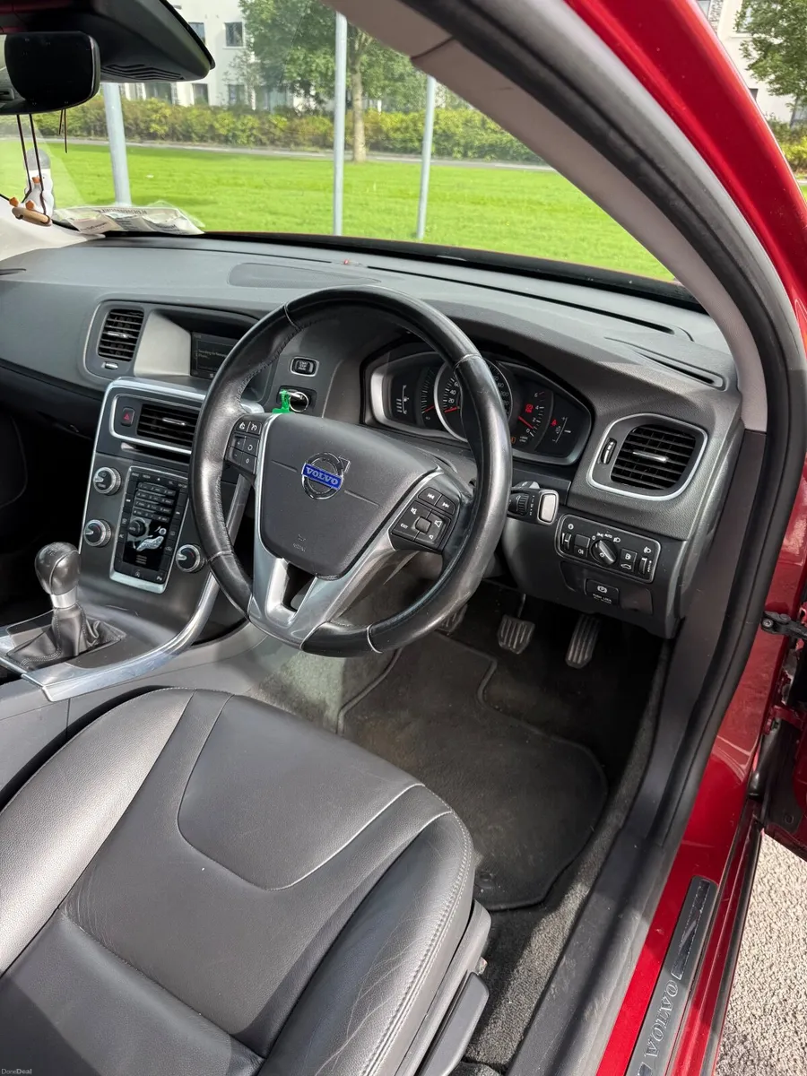 Volvo S60 D2 SE - NCT JUL 2027 - Image 3