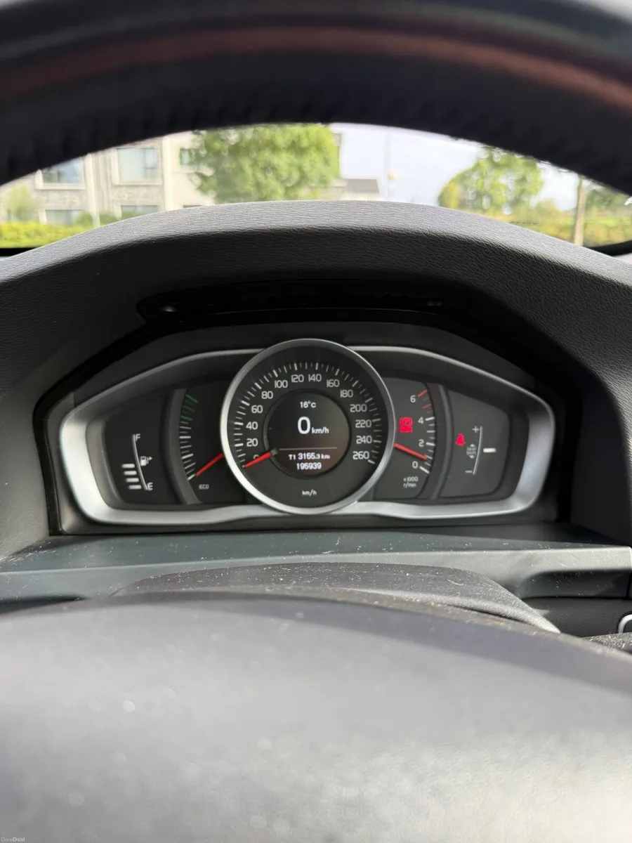 Volvo S60 D2 SE - NCT JUL 2027 - Image 4