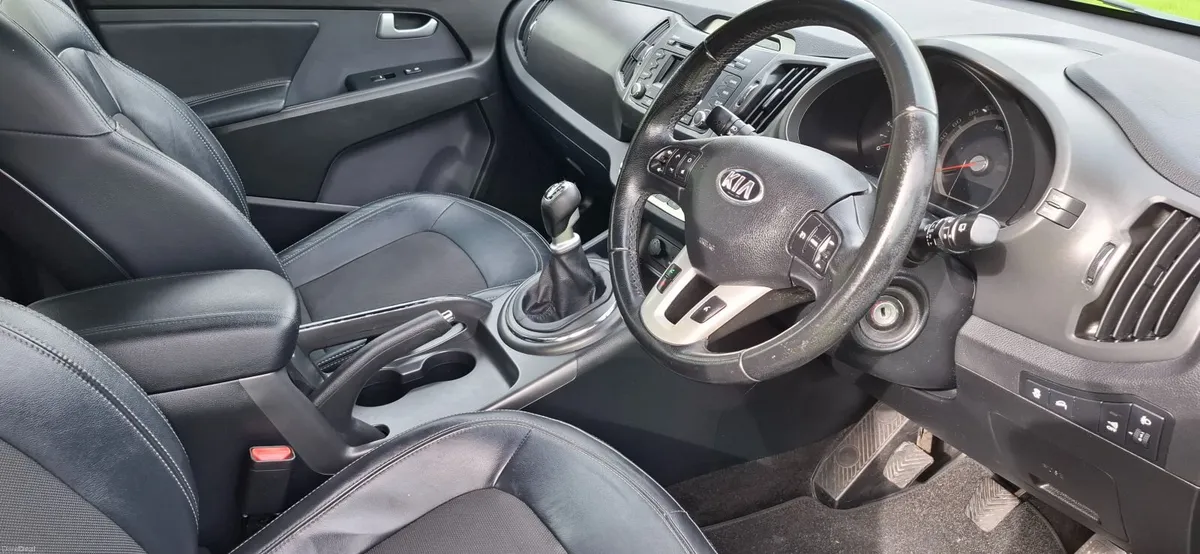 13 Kia Sportage ,SPOTLESS, NEW NCT 9/27 - Image 6