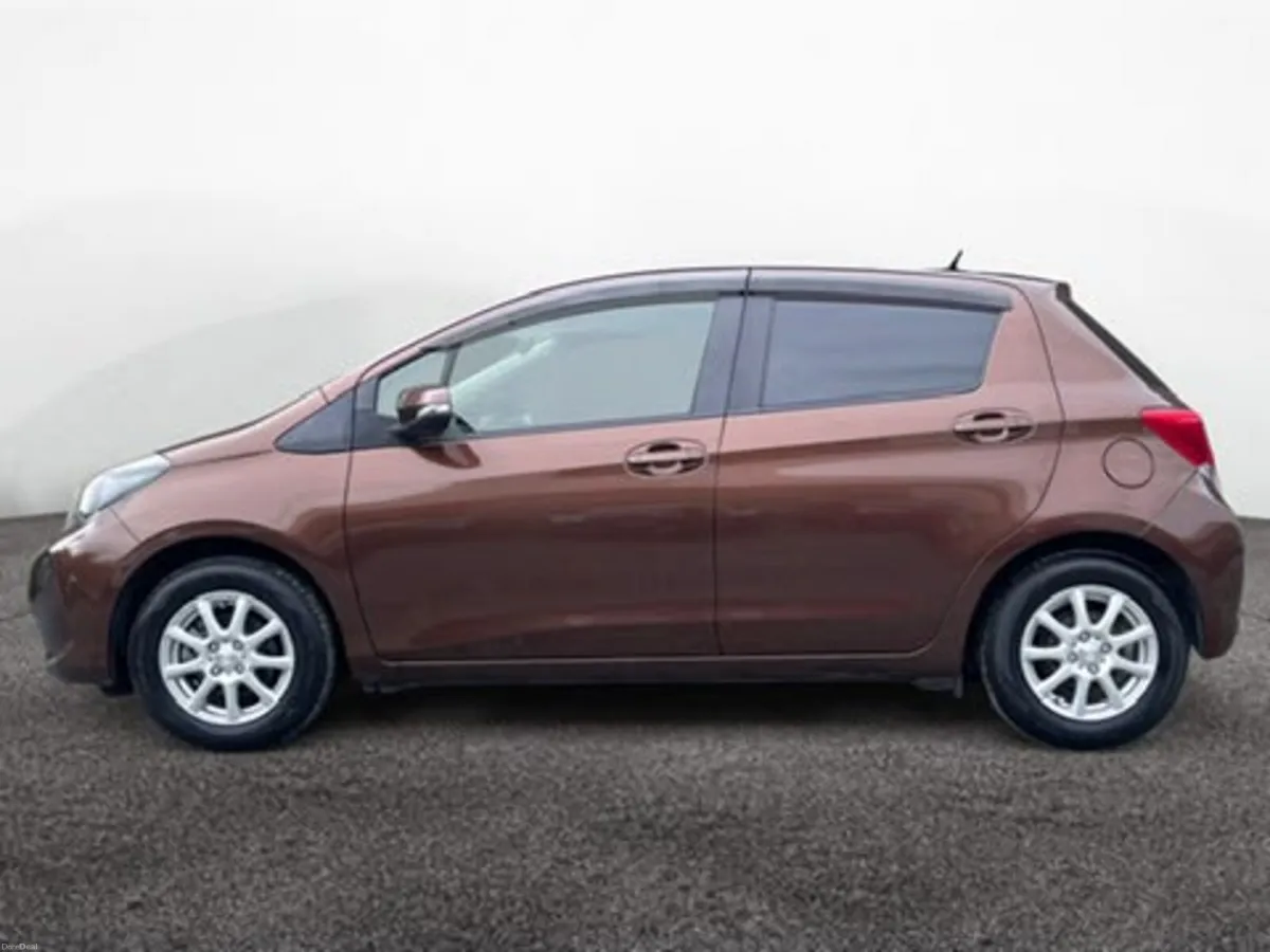 Toyota Vitz 2015 **UPGRADED INFOTAINMENT SYSTEM** - Image 6