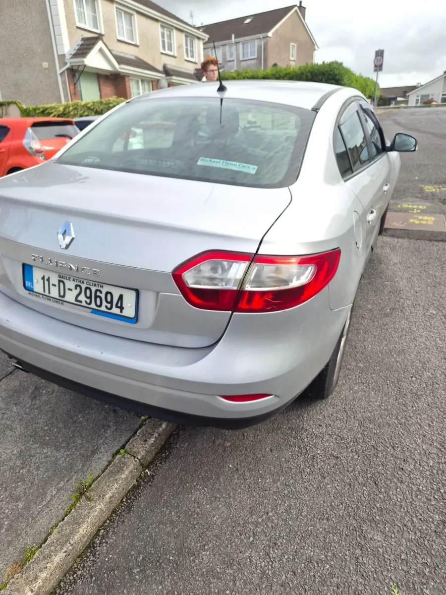 Renault Fluence 2011 - Image 2
