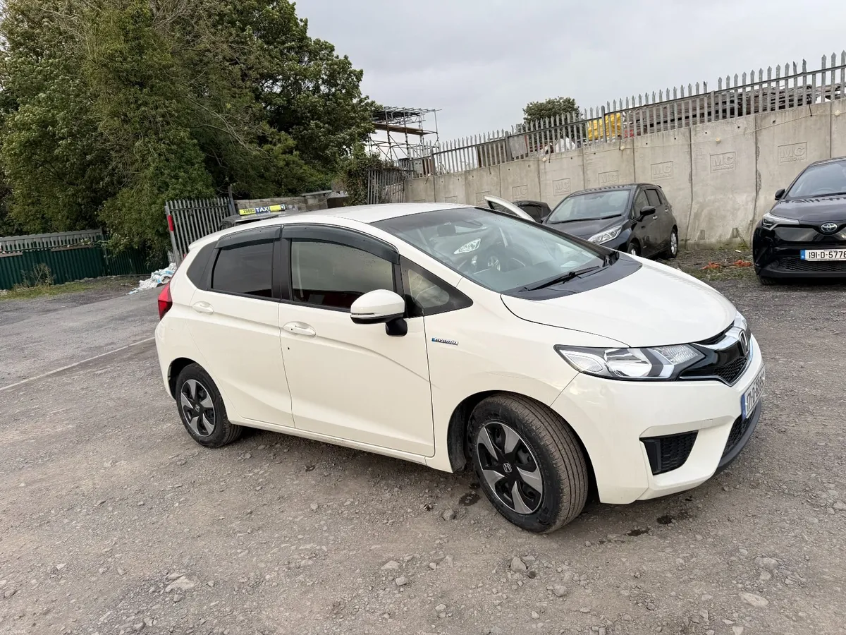 2017 Honda Fit 1.5 Self-Charging Hybrid Automatic - Image 3